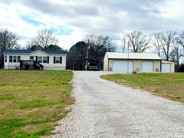 11271 W CENTER Road, Mulkeytown, IL 62865