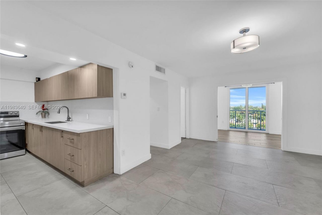 1251 NE 108th St , Unit 810, Miami, FL 33161 Photo