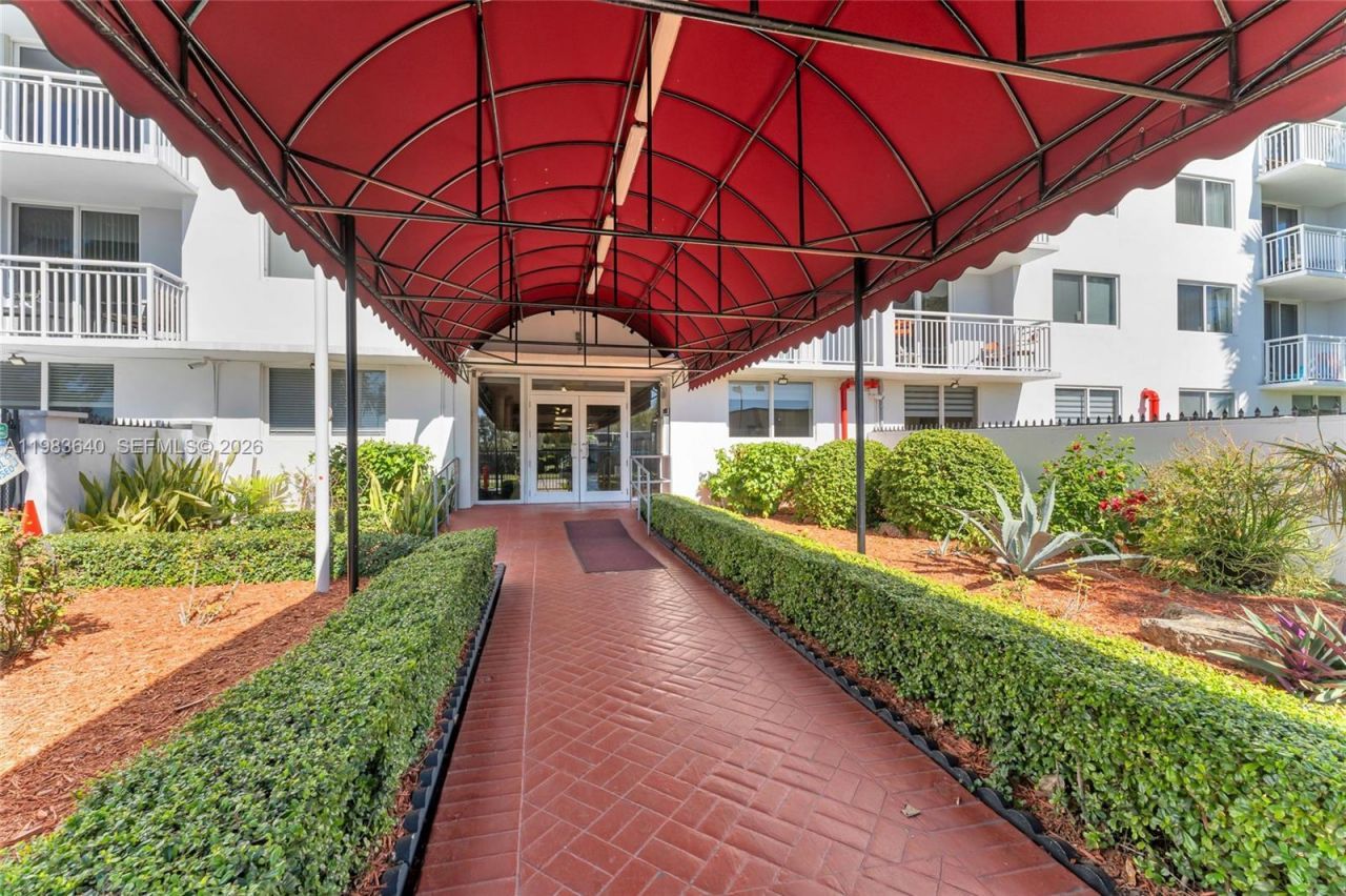 1251 NE 108th St , Unit 810, Miami, FL 33161 Photo