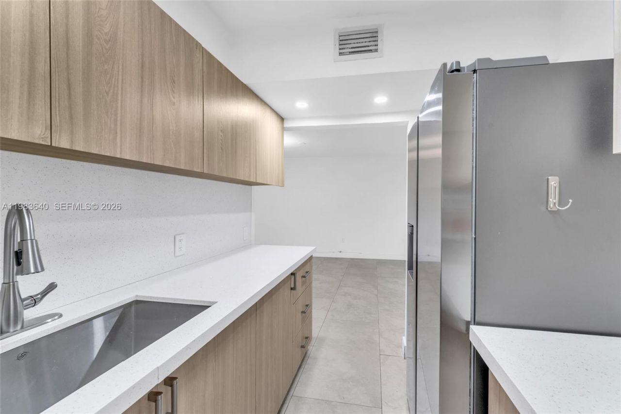 1251 NE 108th St , Unit 810, Miami, FL 33161 Photo