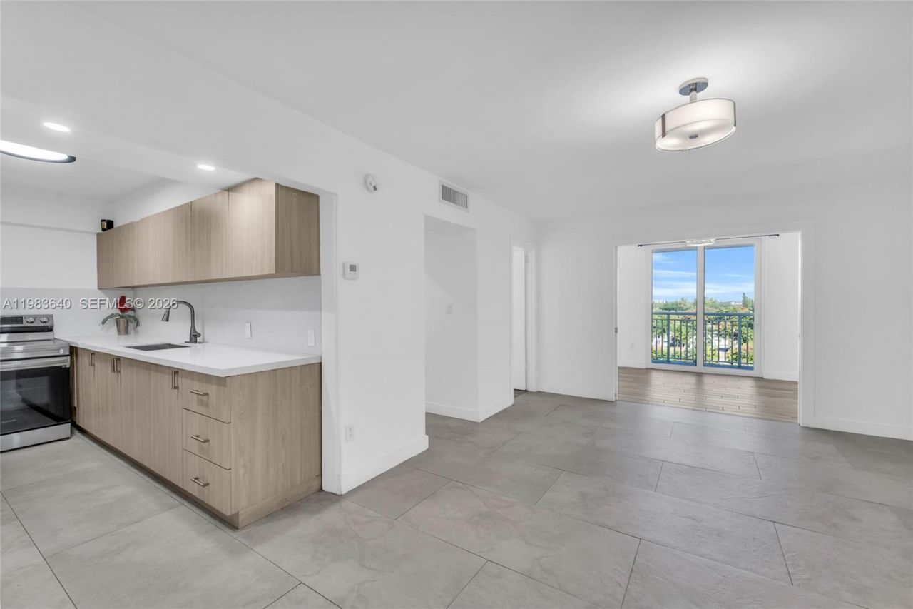 1251 NE 108th St , Unit 810, Miami, FL 33161 Photo