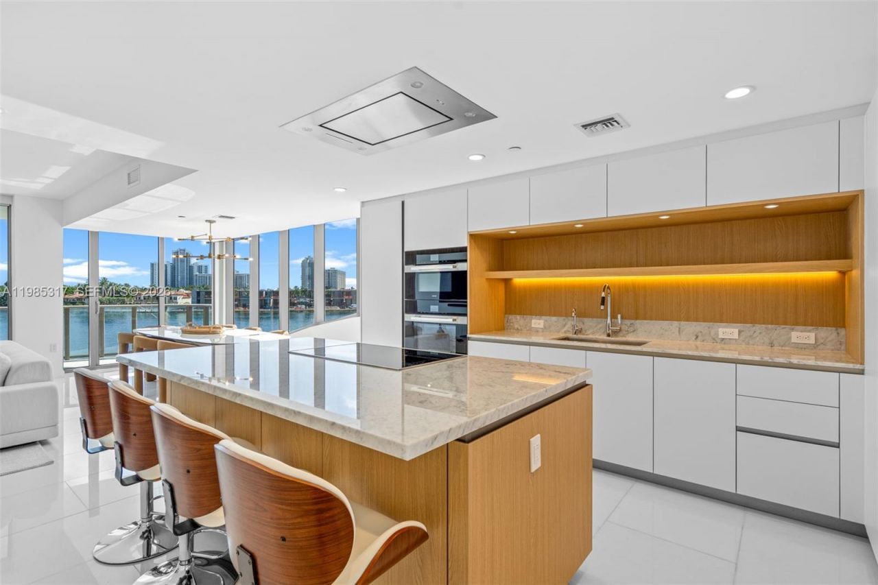 1135 103rd St , Unit 406, Bay Harbor Islands, FL 33154 Photo