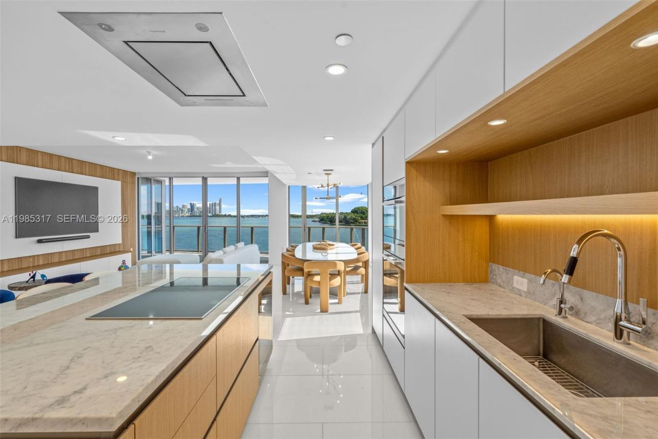 1135 103rd St, Unit 406, Bay Harbor Islands, FL 33154 Photo