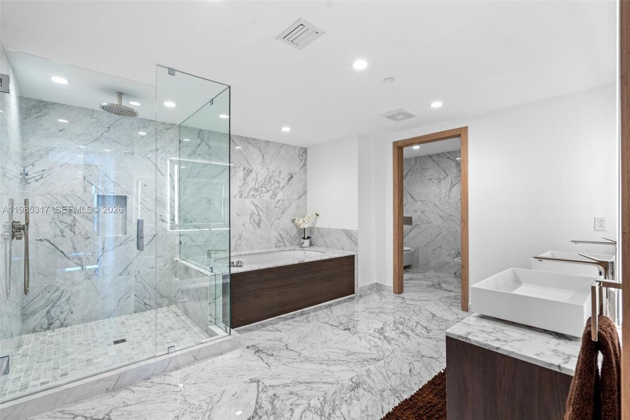 1135 103rd St , Unit 406, Bay Harbor Islands, FL 33154 Photo