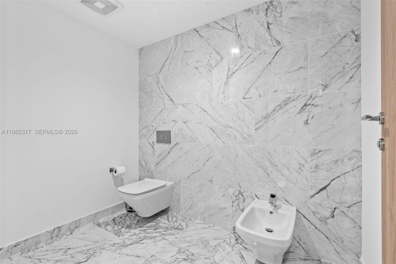 1135 103rd St, Unit 406, Bay Harbor Islands, FL 33154 Photo
