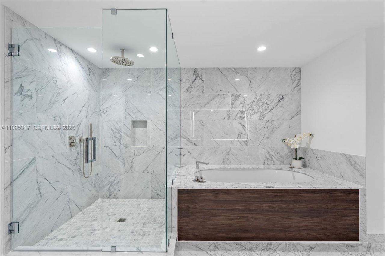 1135 103rd St , Unit 406, Bay Harbor Islands, FL 33154 Photo