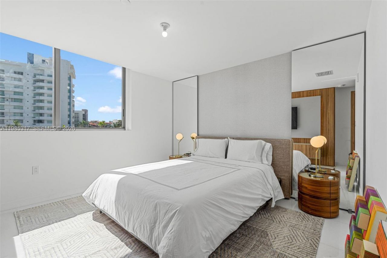 1135 103rd St, Unit 406, Bay Harbor Islands, FL 33154 Photo