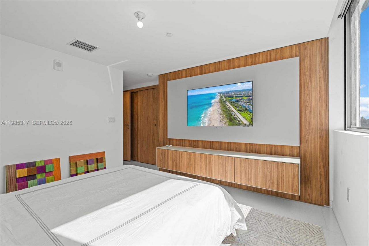 1135 103rd St, Unit 406, Bay Harbor Islands, FL 33154 Photo