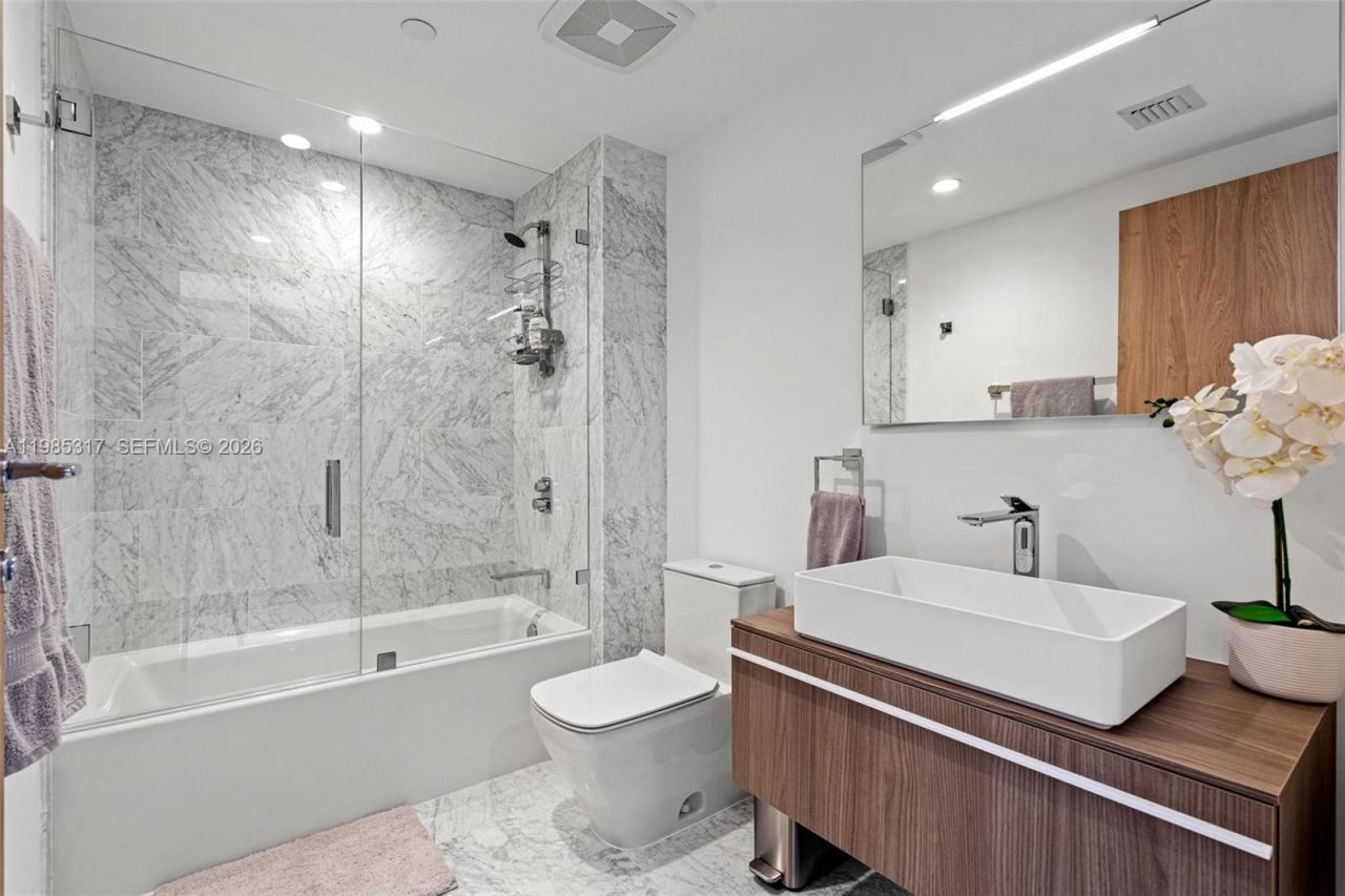 1135 103rd St, Unit 406, Bay Harbor Islands, FL 33154 Photo