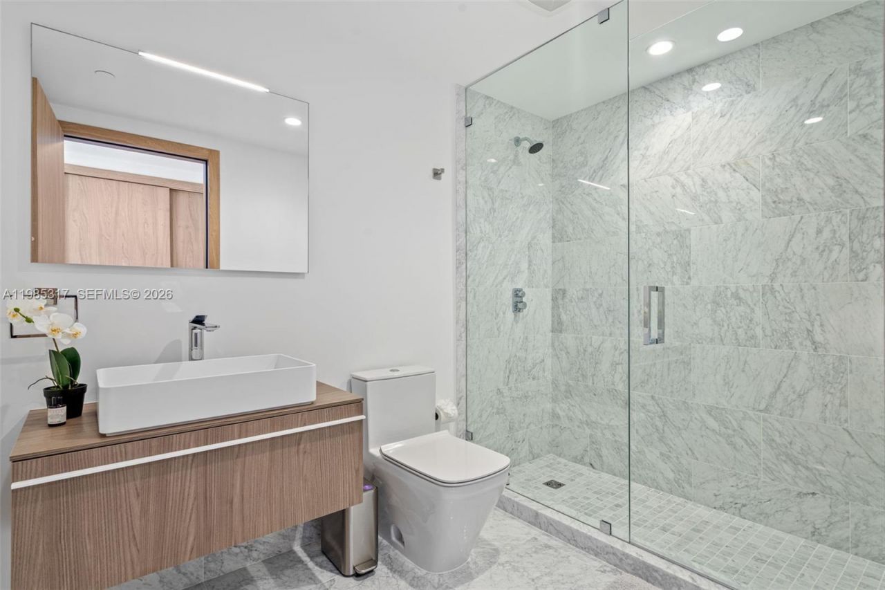 1135 103rd St, Unit 406, Bay Harbor Islands, FL 33154 Photo