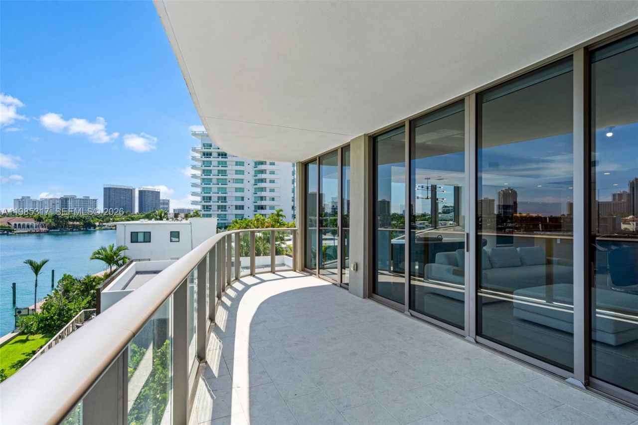 1135 103rd St, Unit 406, Bay Harbor Islands, FL 33154 Photo