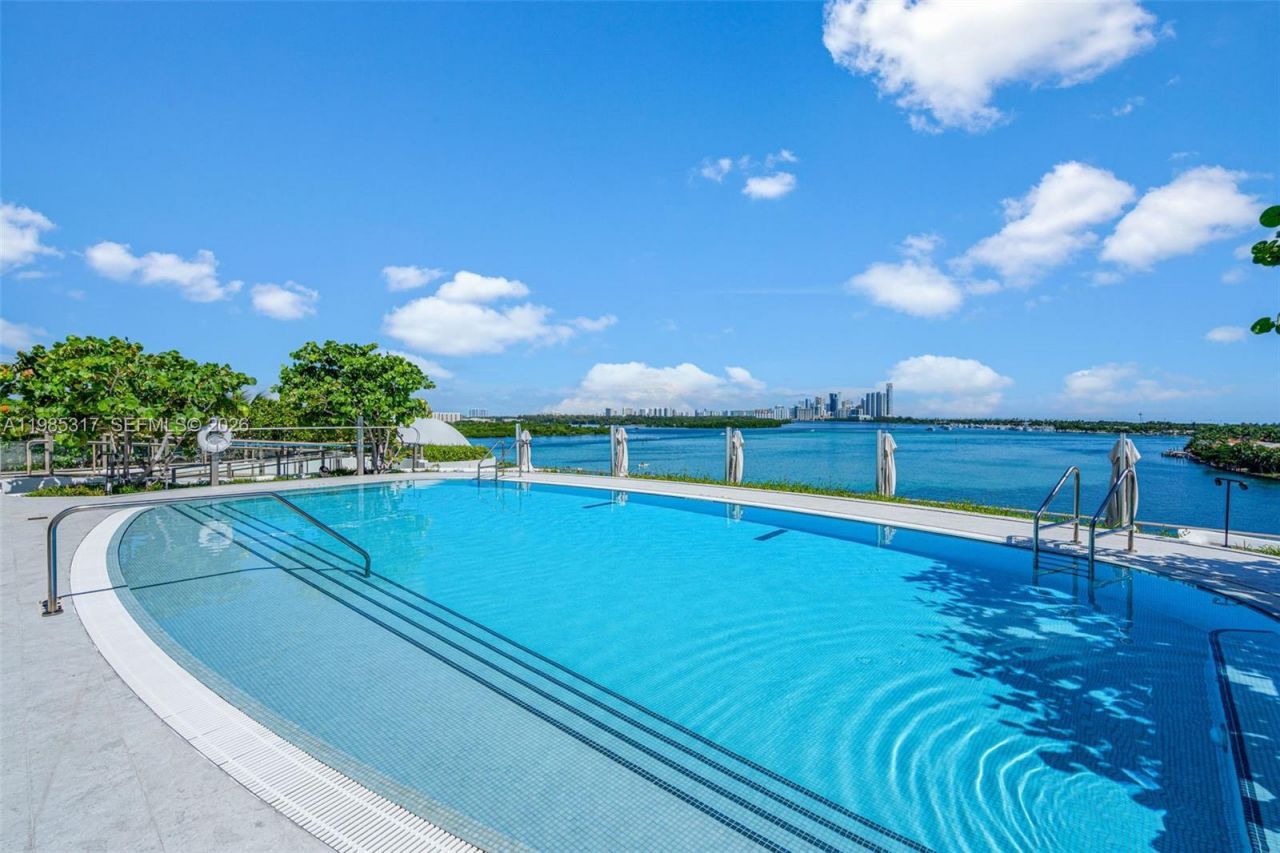 1135 103rd St, Unit 406, Bay Harbor Islands, FL 33154 Photo