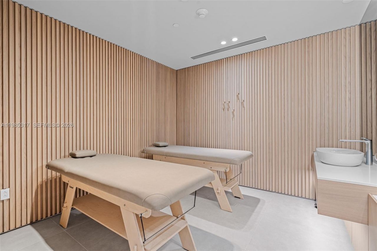 1135 103rd St , Unit 406, Bay Harbor Islands, FL 33154 Photo