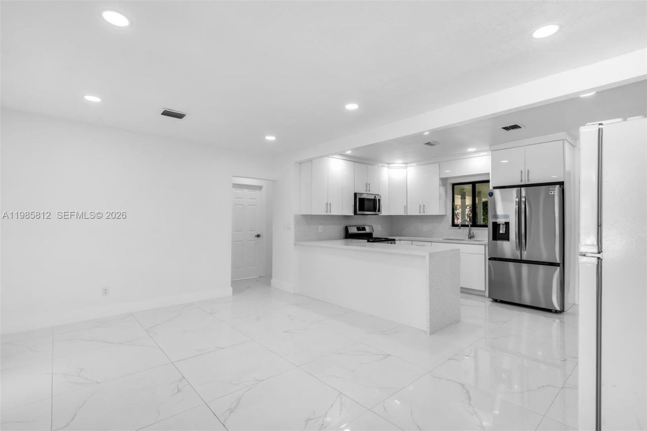 1010 NE 140th St , North Miami, FL 33161 Photo