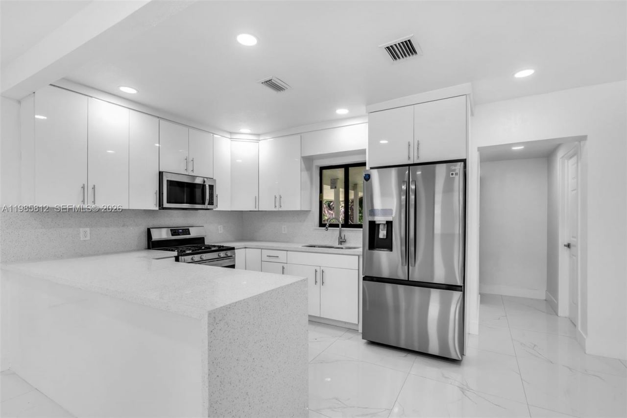 1010 NE 140th St , North Miami, FL 33161 Photo