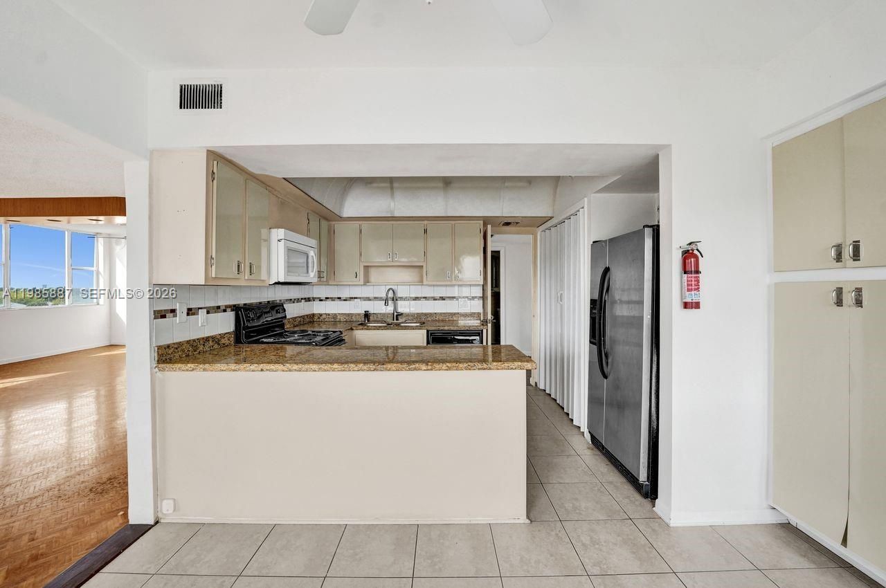 4001 Hillcrest Dr, Unit 602-4, Hollywood, FL 33021 Photo