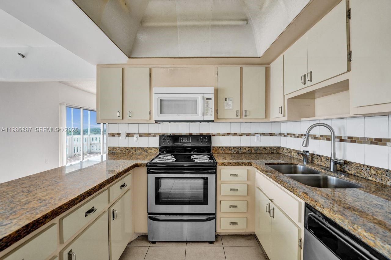 4001 Hillcrest Dr, Unit 602-4, Hollywood, FL 33021 Photo