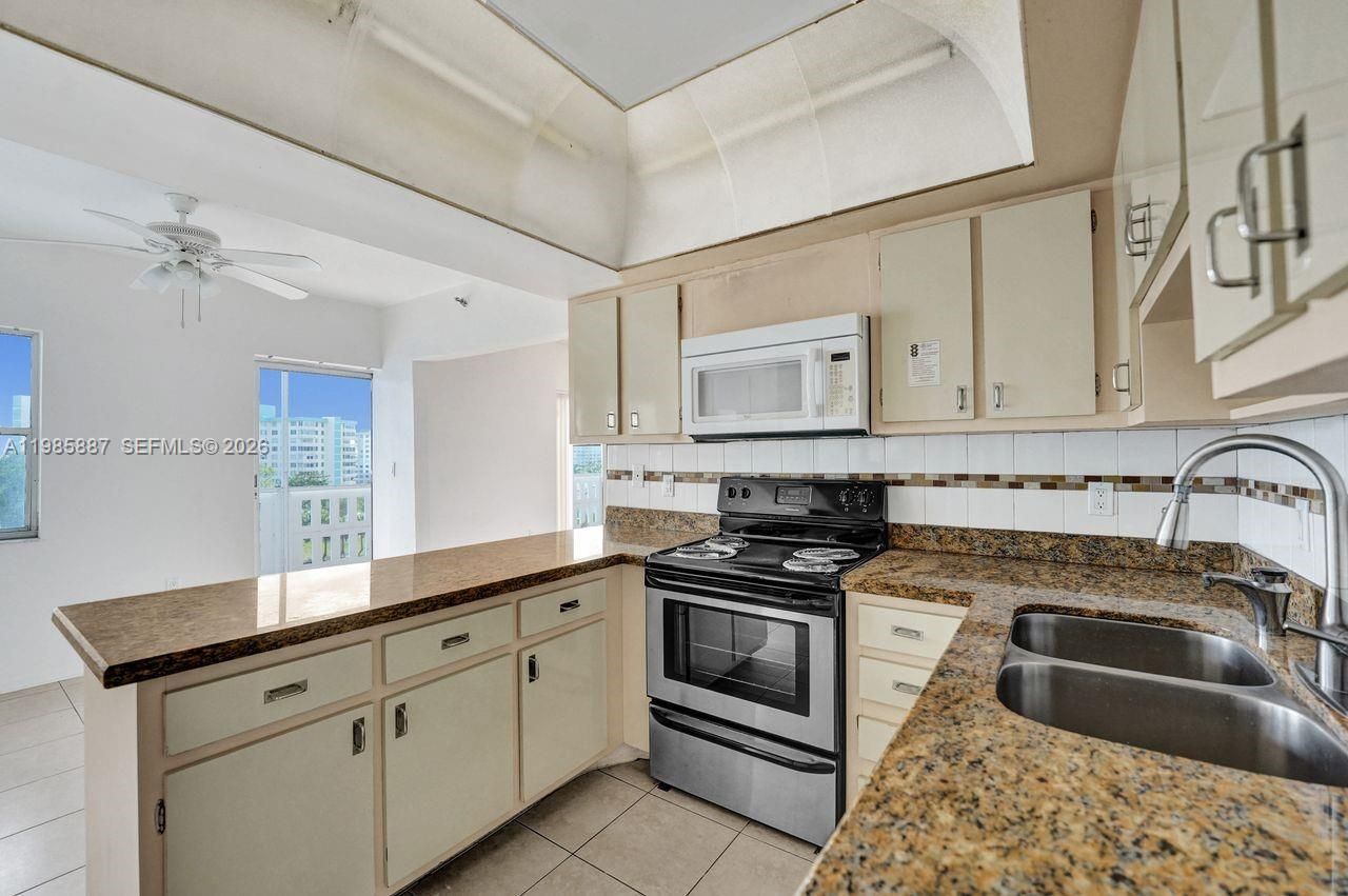 4001 Hillcrest Dr, Unit 602-4, Hollywood, FL 33021 Photo