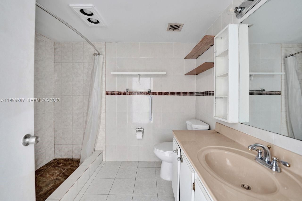 4001 Hillcrest Dr, Unit 602-4, Hollywood, FL 33021 Photo