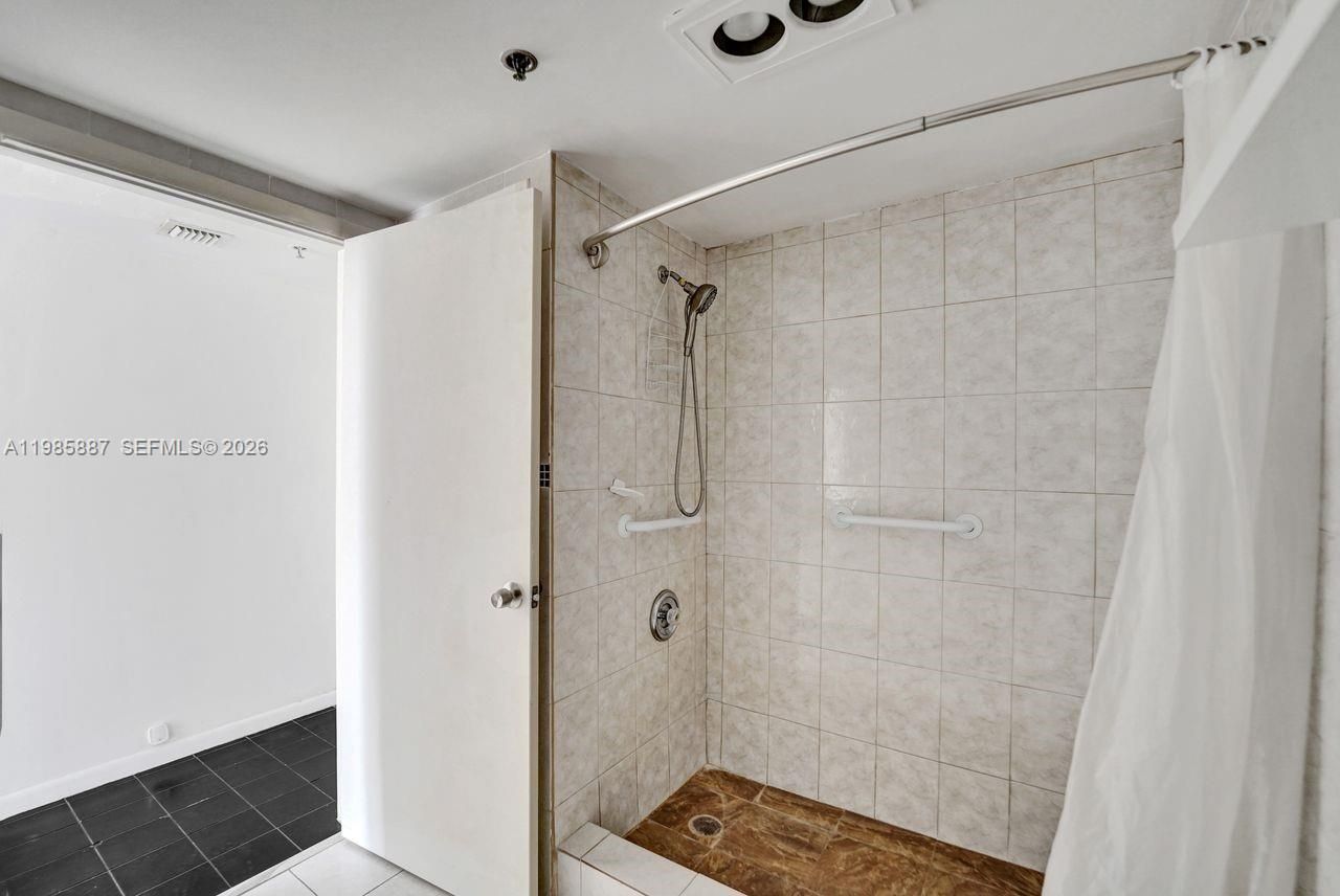 4001 Hillcrest Dr, Unit 602-4, Hollywood, FL 33021 Photo