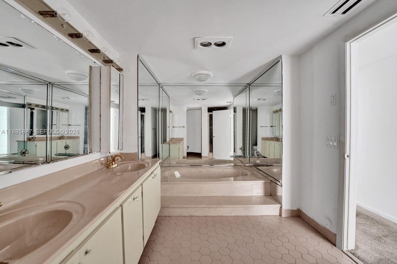 4001 Hillcrest Dr, Unit 602-4, Hollywood, FL 33021 Photo