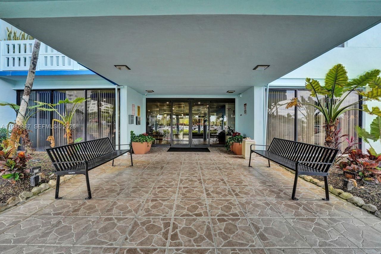 4001 Hillcrest Dr, Unit 602-4, Hollywood, FL 33021 Photo