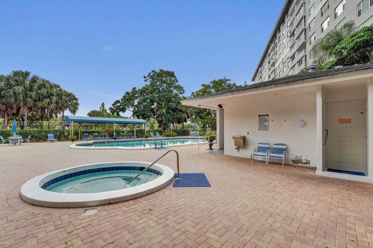 4001 Hillcrest Dr, Unit 602-4, Hollywood, FL 33021 Photo