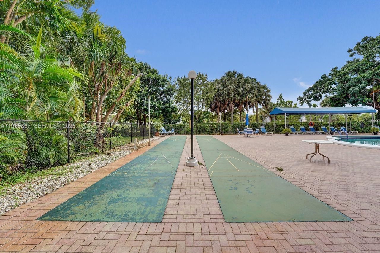 4001 Hillcrest Dr, Unit 602-4, Hollywood, FL 33021 Photo