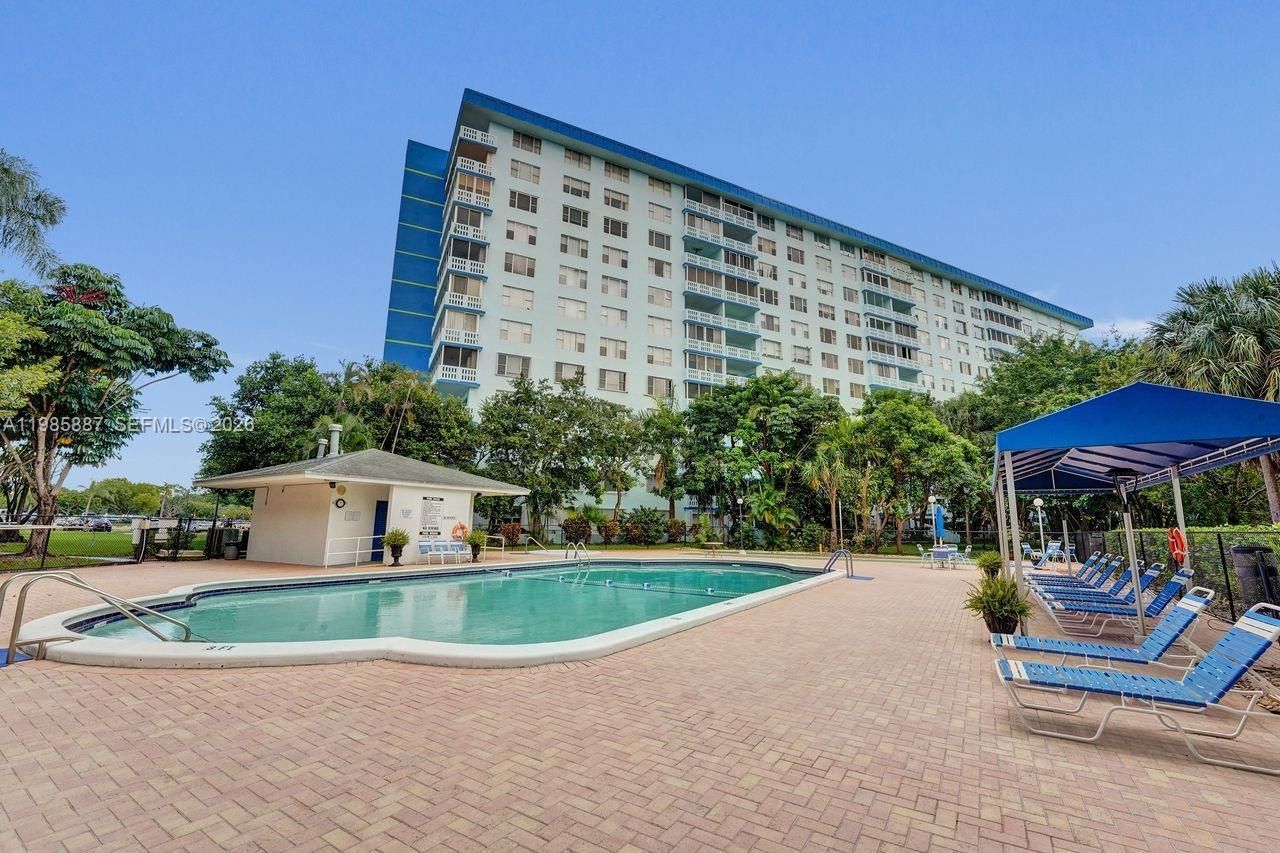 4001 Hillcrest Dr, Unit 602-4, Hollywood, FL 33021 Photo