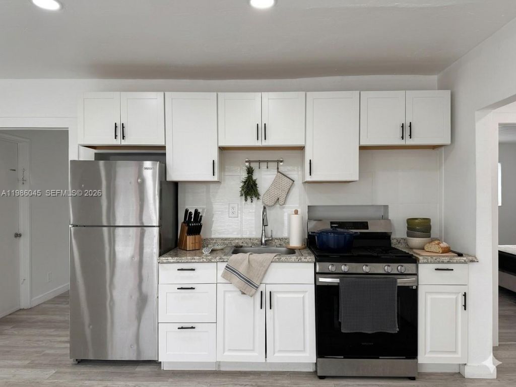 316 Surfside Blvd, Unit 5, Surfside, FL 33154 Photo