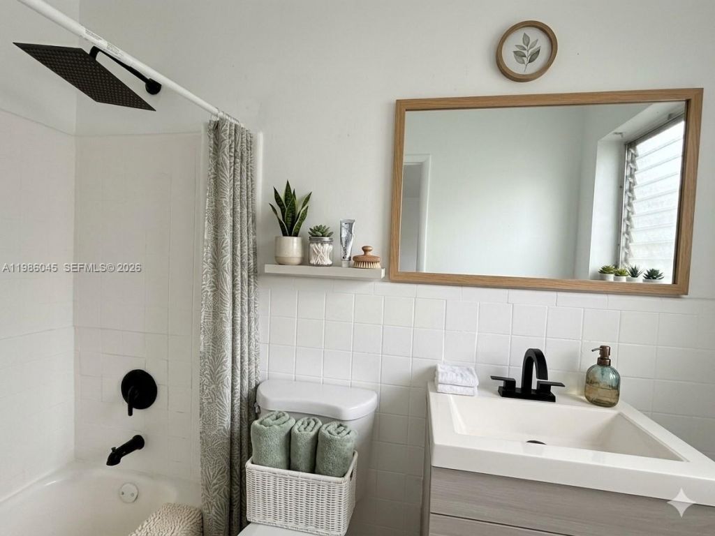 316 Surfside Blvd, Unit 5, Surfside, FL 33154 Photo