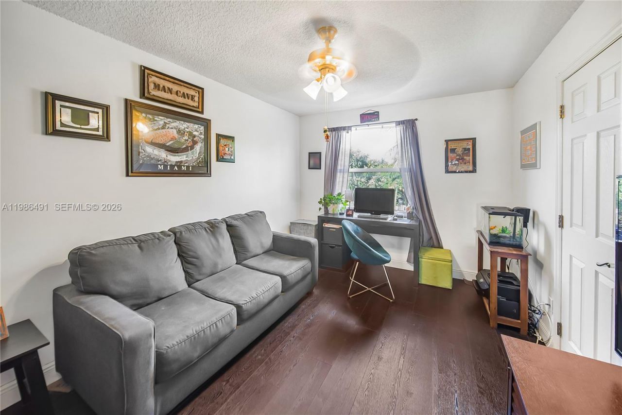 111 NW 151st Ave, Pembroke Pines, FL 33028 Photo