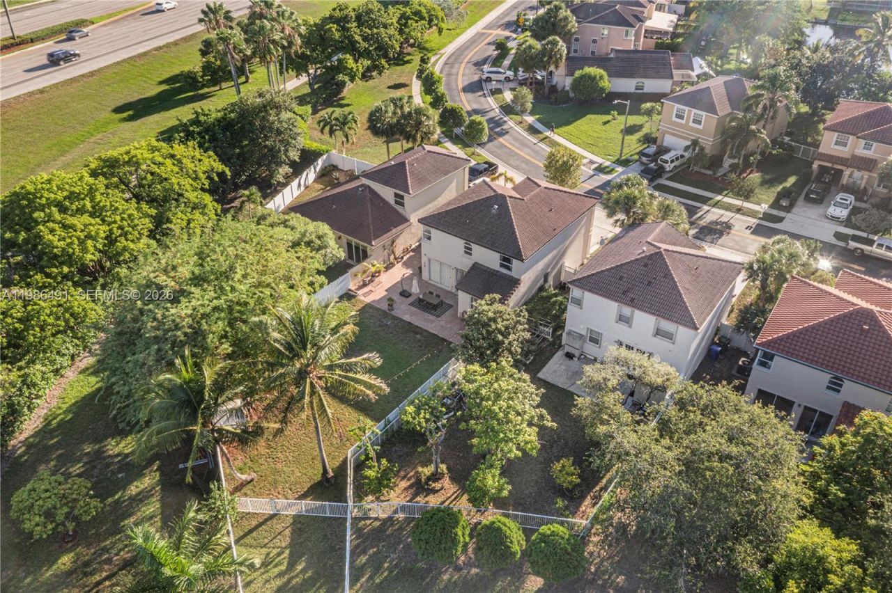 111 NW 151st Ave, Pembroke Pines, FL 33028 Photo