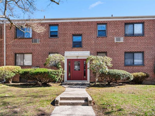 8 Lawrence Drive , Unit C, White Plains, NY 10603
