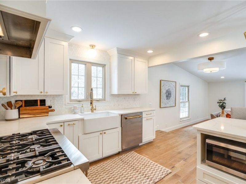 30009 Ednil Drive , Bay Village, OH 44140 Photo 3