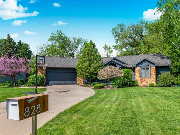 828 Tamarack Way, Verona, WI 53593