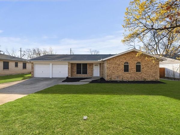 4944 Saucer Drive, Haltom City, TX 76117