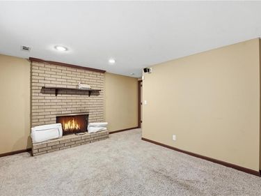 7806 NE 57th Street, Kansas City, MO 64119