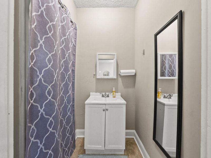 2127 Leonard Avenue, Columbus, OH 43219 Photo 22