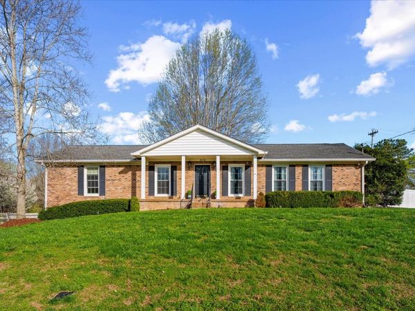 510 Hemingway Dr , Columbia, TN 38401