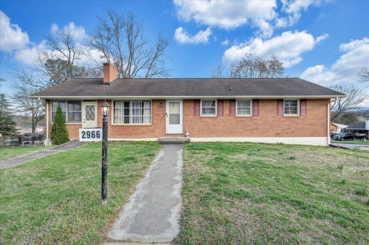2966 Neil Dr, Roanoke, VA 24019 Main Photo