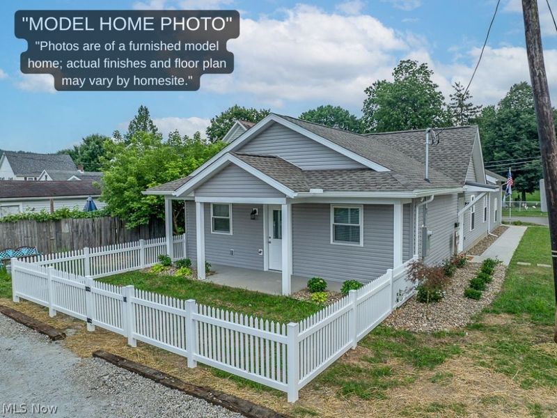 347 Ray Avenue NE, New Philadelphia, OH 44663 Photo 1