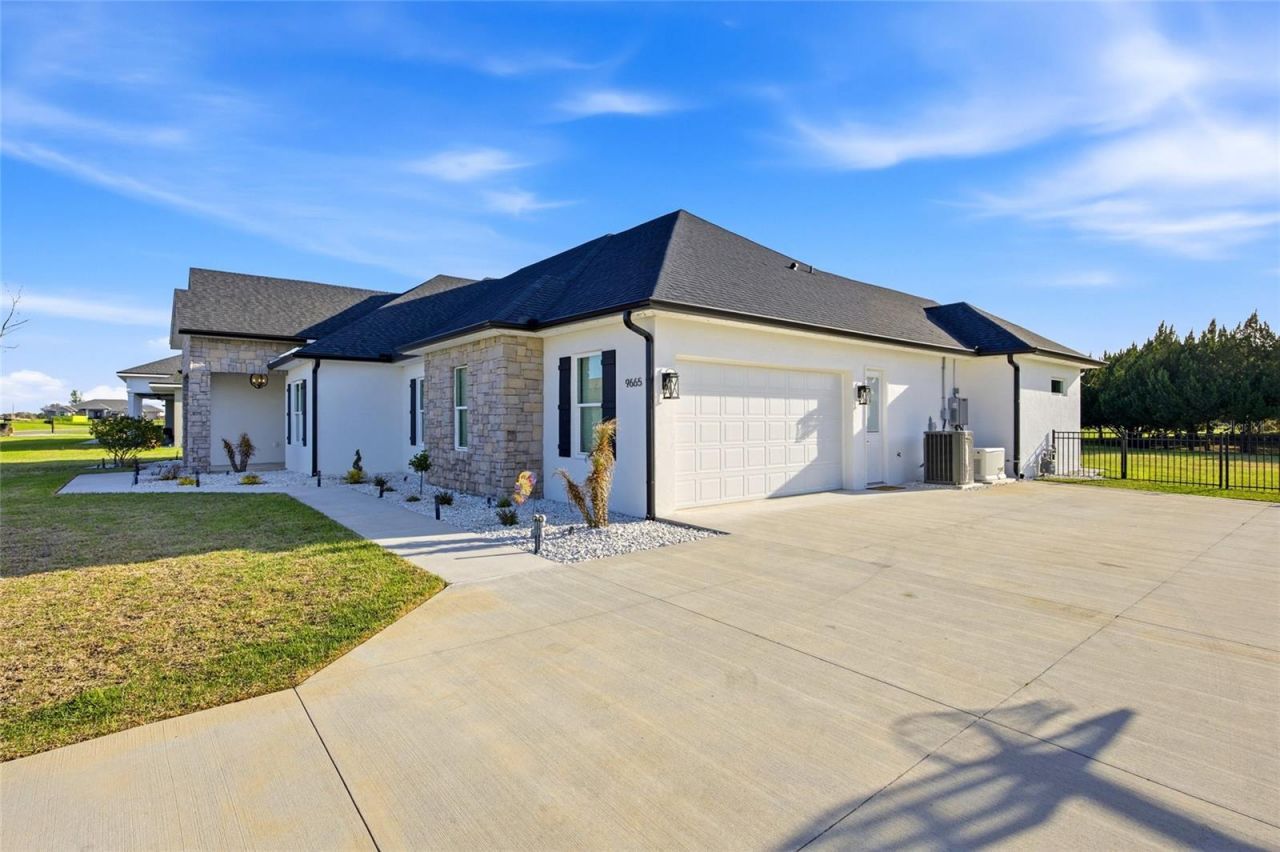 9665 SE 61st Terrace, Belleview, FL 34420 Photo