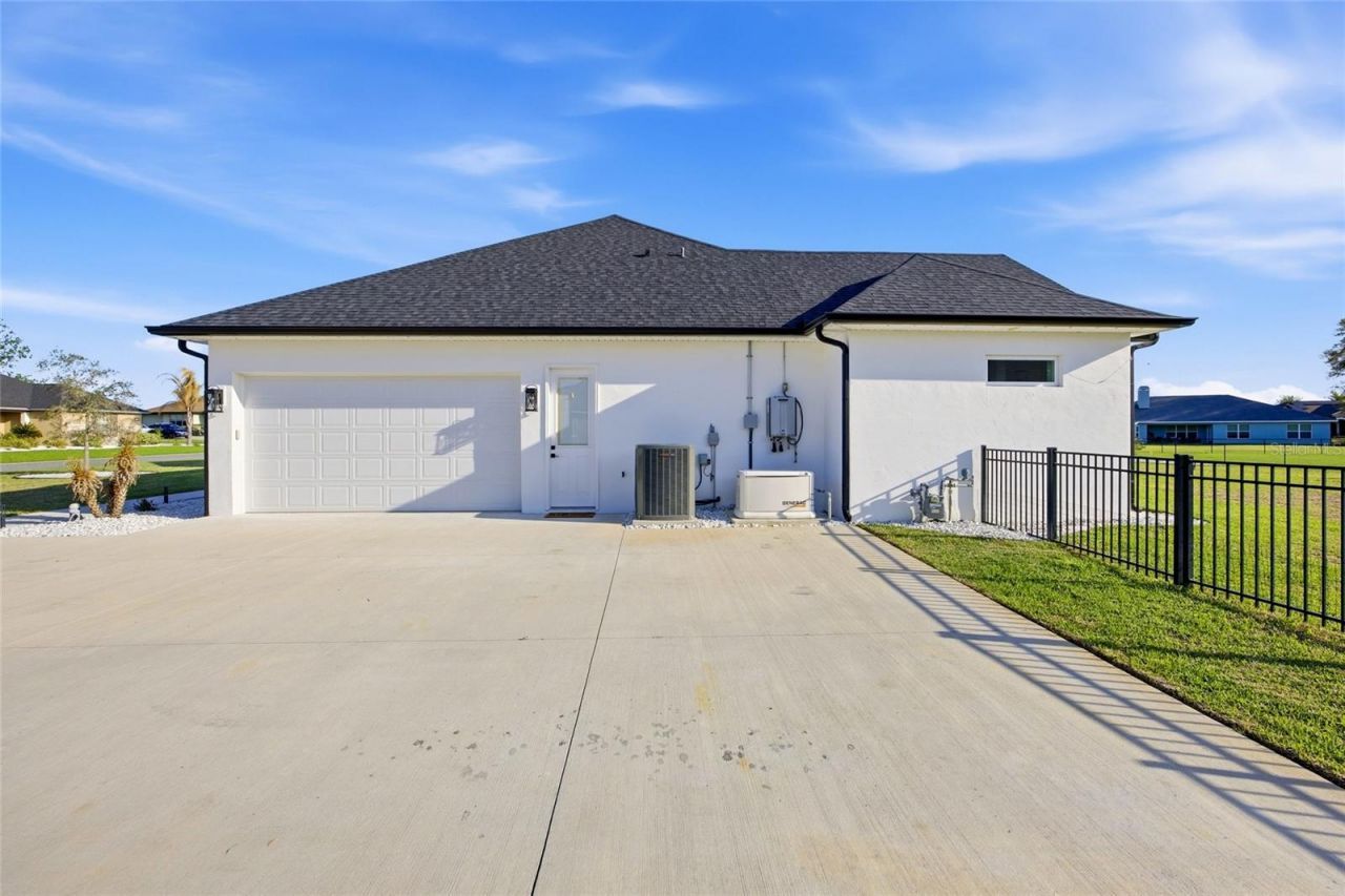 9665 SE 61st Terrace, Belleview, FL 34420 Photo