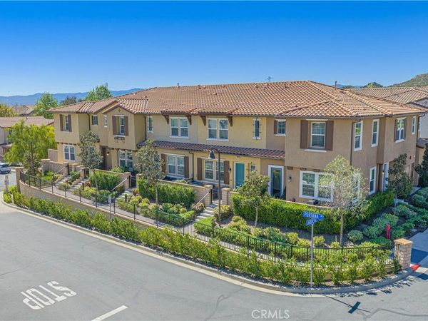 28706 Jardineras Dr, Valencia, CA 91354