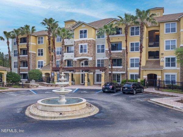 8539 GATE Parkway W, Unit 438, Jacksonville, FL 32216