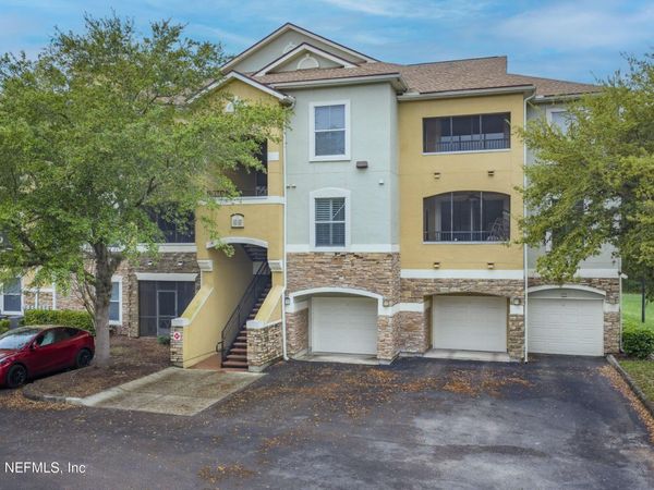 8539 GATE Parkway W, Unit 438, Jacksonville, FL 32216