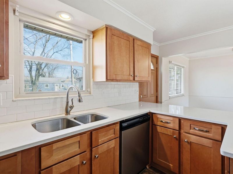 6050 Karl Road , Columbus, OH 43229 Photo 17