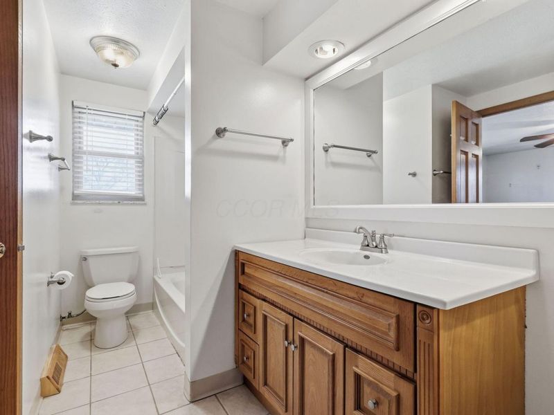 6050 Karl Road , Columbus, OH 43229 Photo 26