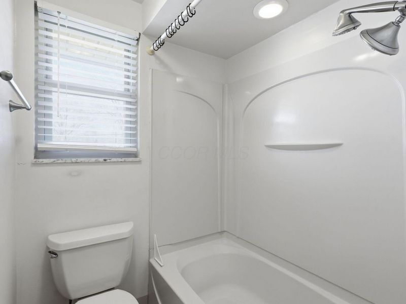 6050 Karl Road , Columbus, OH 43229 Photo 28